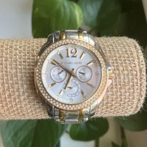 2 Ladies Michael Kors watches Diamond/pearl Inlay’s Can be sold separately